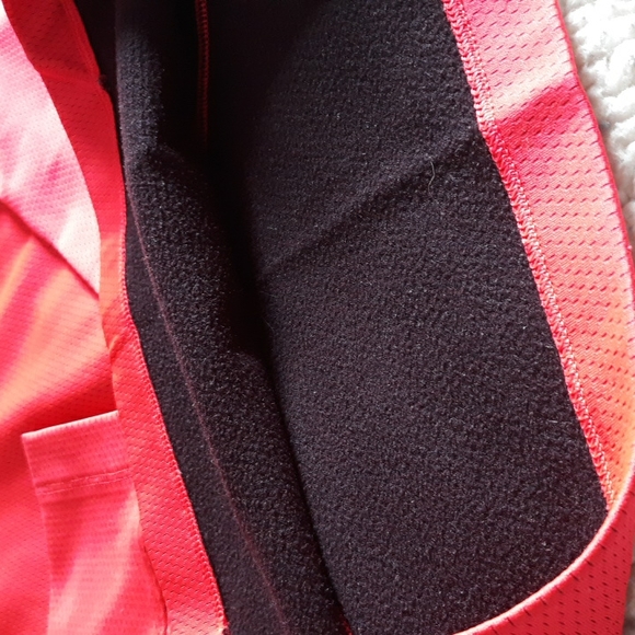 Under Armour Medium Fitted Coldgear Neon Pink Long Sleeve Athletic Top - Picture 14 of 14